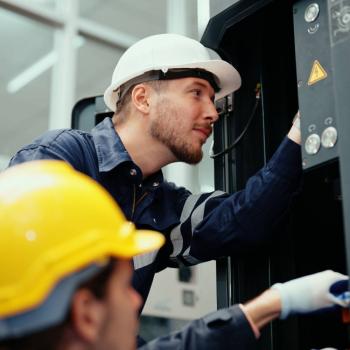 Аккумуляторный отсек - Электротехнические изделия